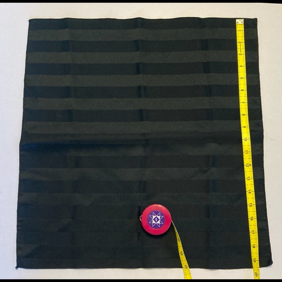 Dinner Table Linens (8) - Picture 4 of 6